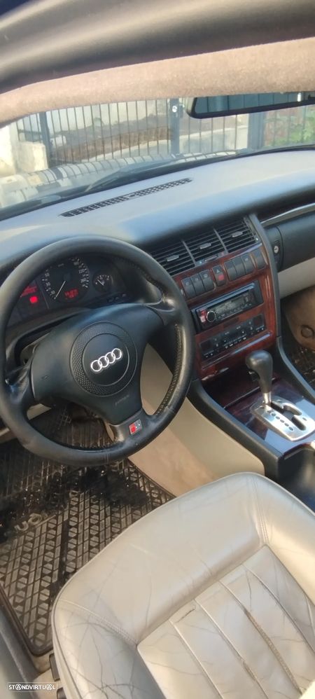Audi A8 - 4