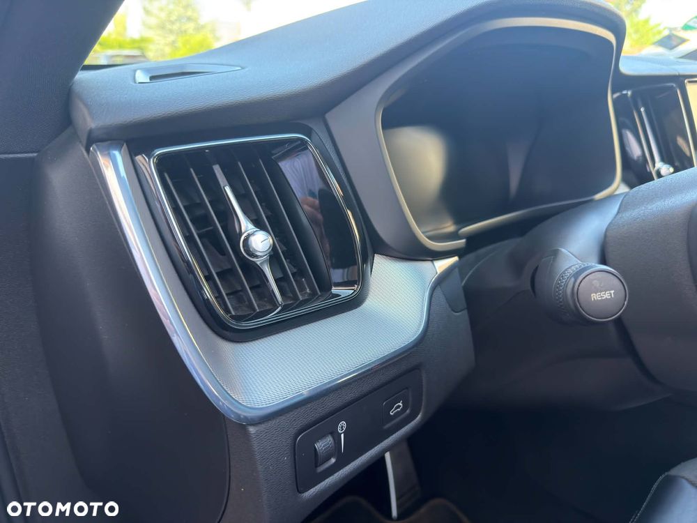 Volvo XC 60 T4 R-Design - 26