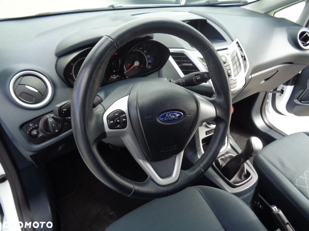Ford Fiesta 1.25 Champions Edition - 30