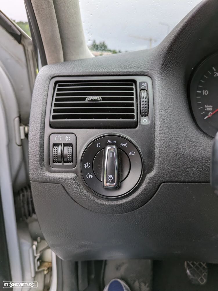 VW Golf 1.9 TDi Highline - 11