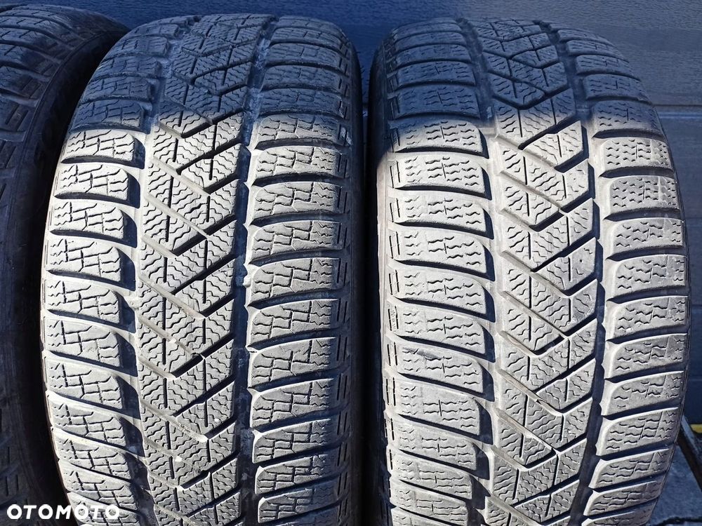 225/40R18 Pirelli Winter Sottozero 3 komplet opon zima 7,3mm - 3