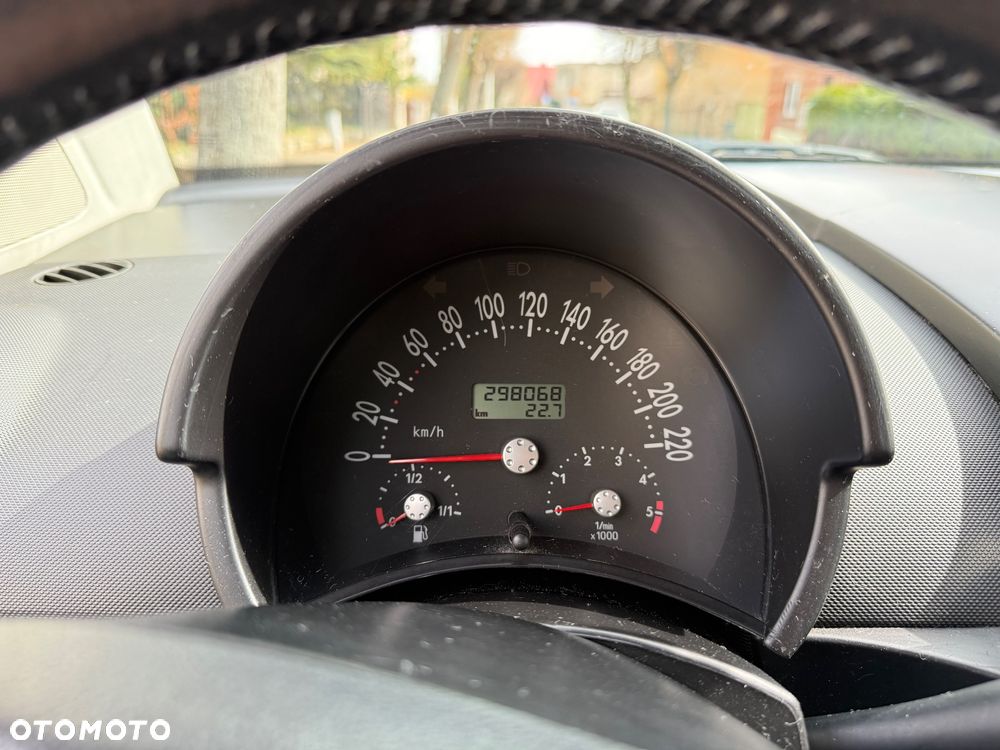 Volkswagen New Beetle - 9