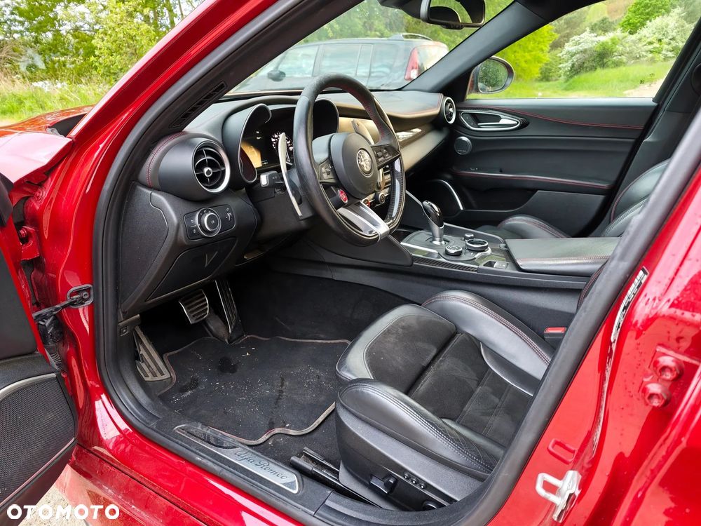 Alfa Romeo Giulia 2.9 V6 Bi-Turbo AT8 Quadrifoglio - 19