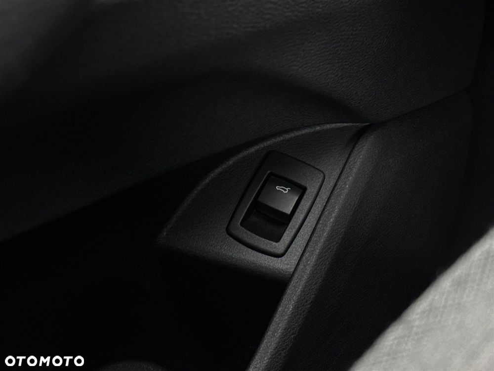BMW X1 sDrive18i - 18