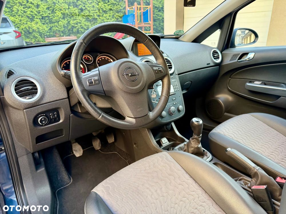Opel Corsa 1.4 16V Cosmo - 10