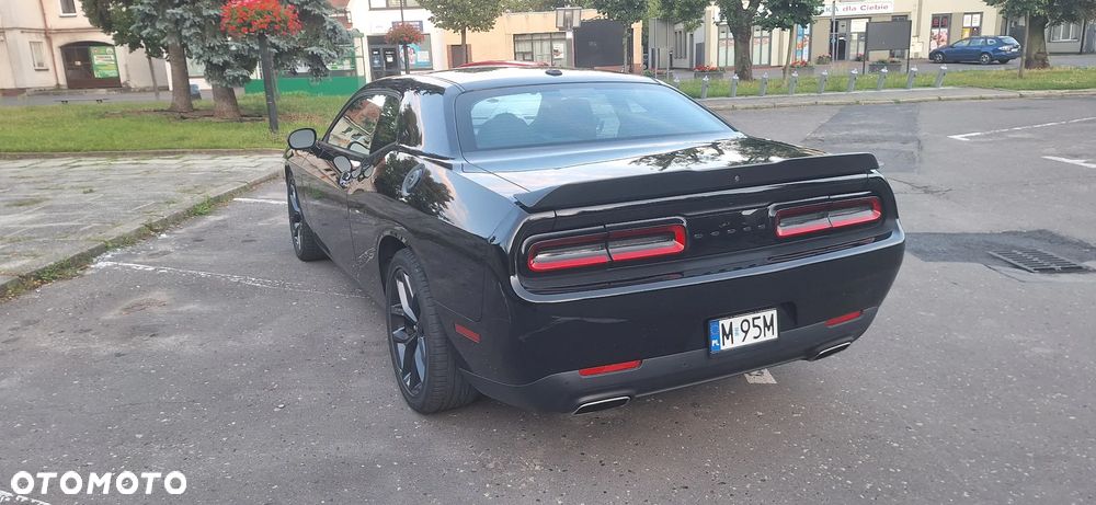 Dodge Challenger - 7