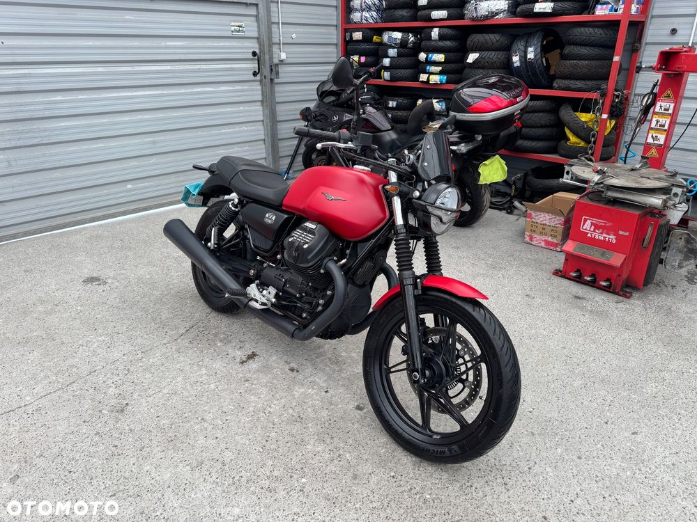 Moto Guzzi V85 - 1