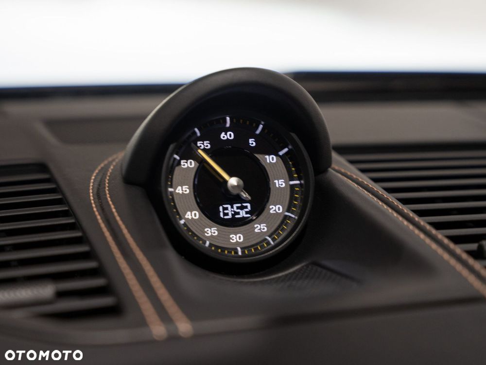 Porsche 911 GT3 Touring PDK - 37