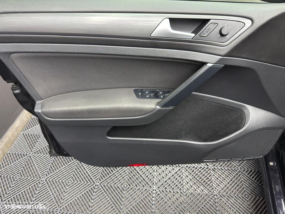 VW e-Golf AC/DC - 28