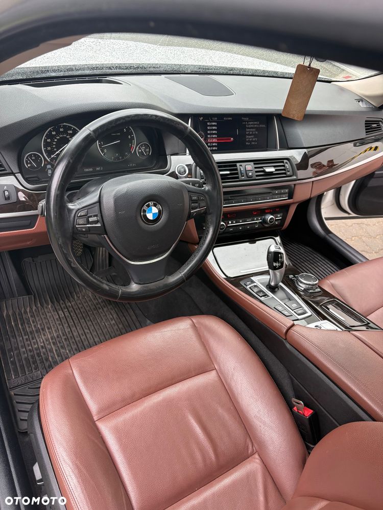 BMW Seria 5 535i xDrive - 12