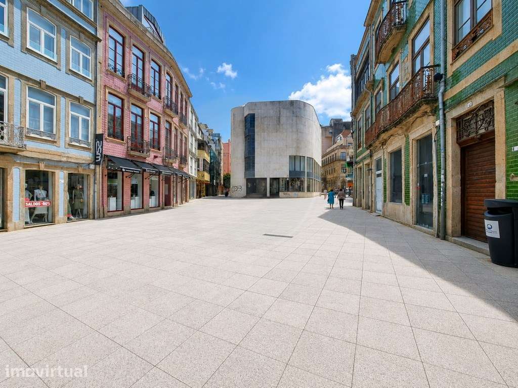 Moradia com Espaço Comercial na Póvoa de Varzim - Grande imagem: 2/25