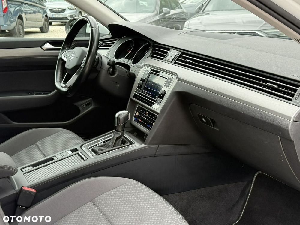 Volkswagen Passat - 17