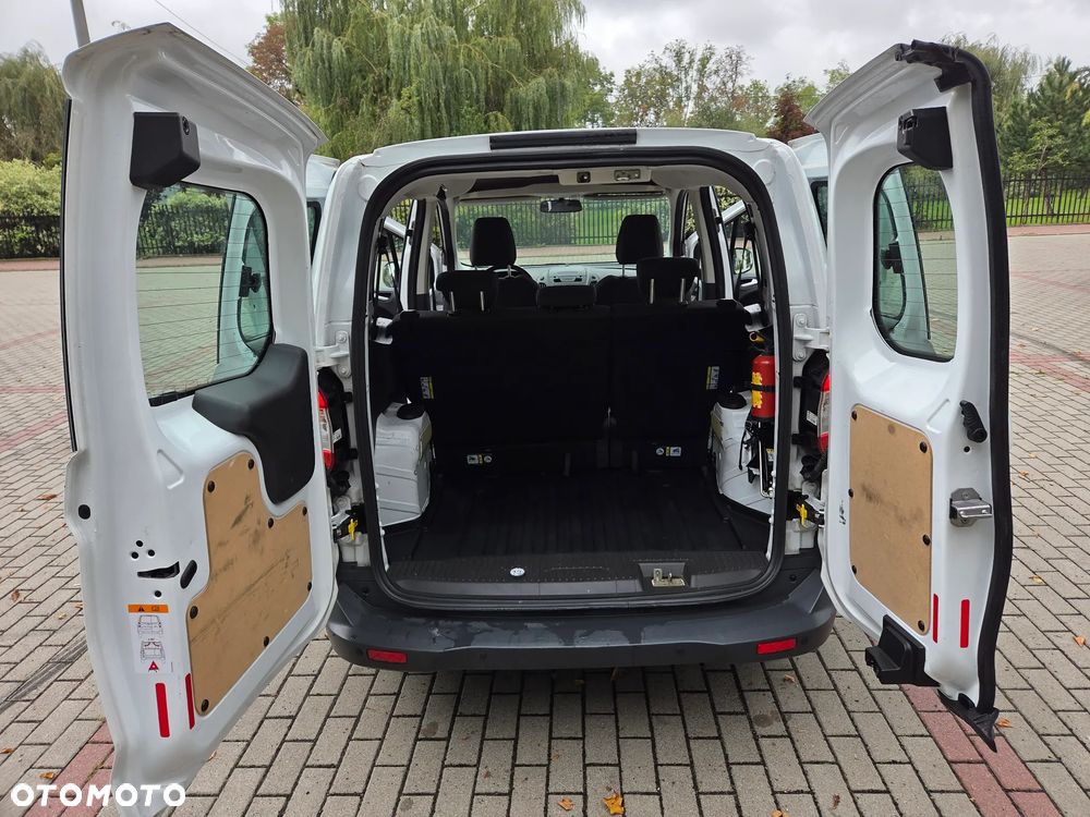 Ford Transit Courier - 19