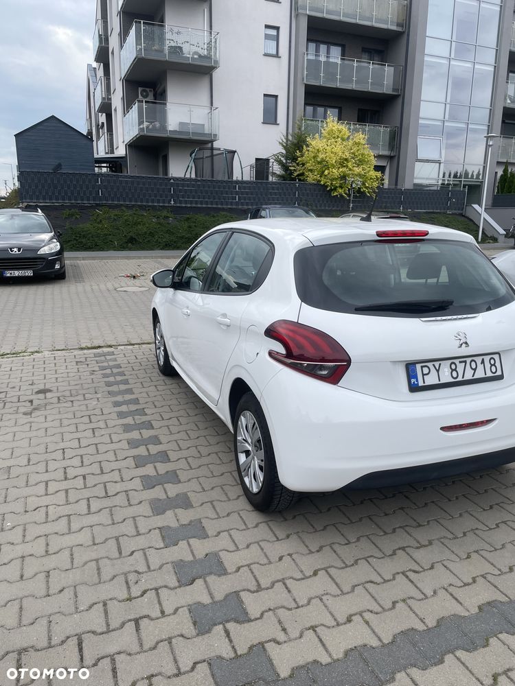 Peugeot 208 - 10