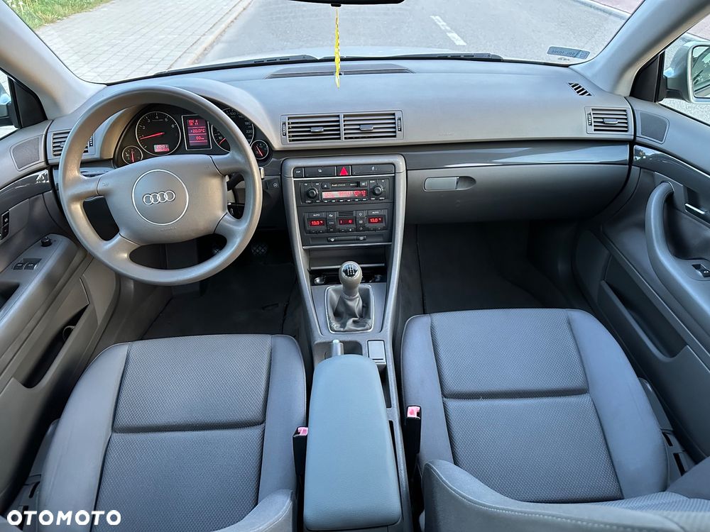 Audi A4 Limousine - 10