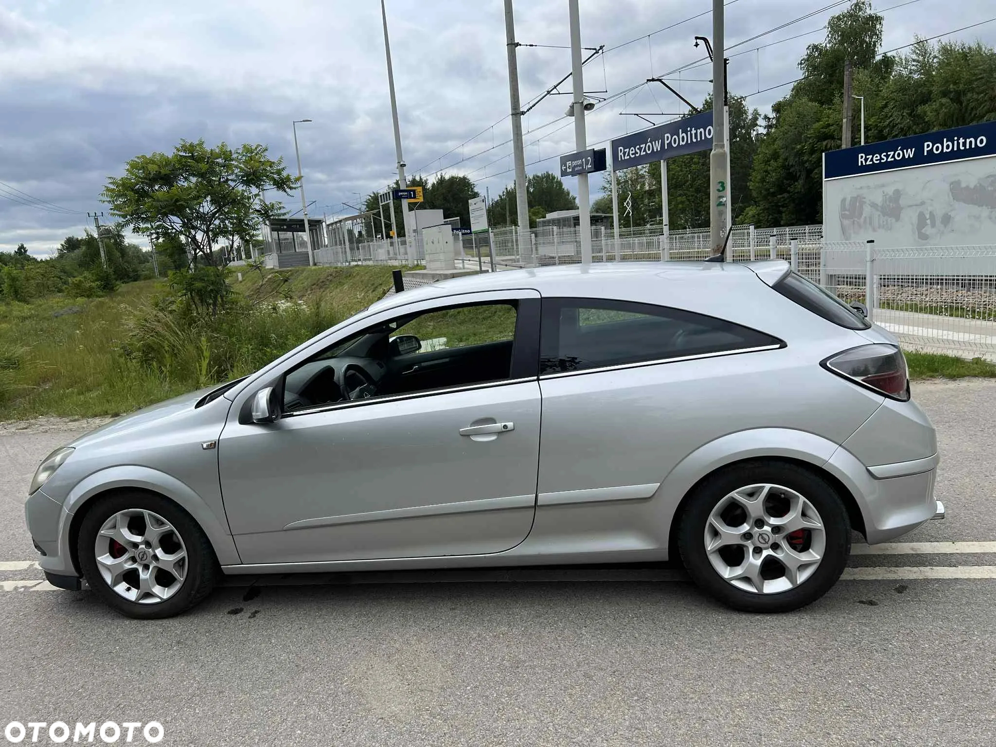 Opel Astra III GTC 2.0 T Sport - 8