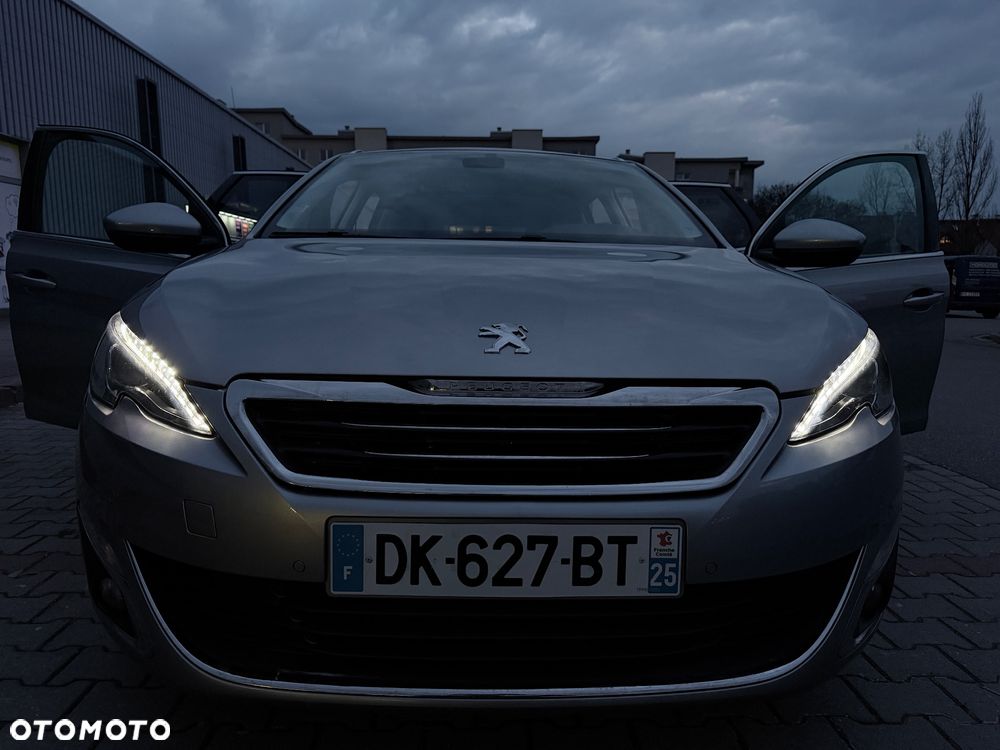 Peugeot 308 PureTech 130 GPF Stop & Start Allure Business-Paket - 33