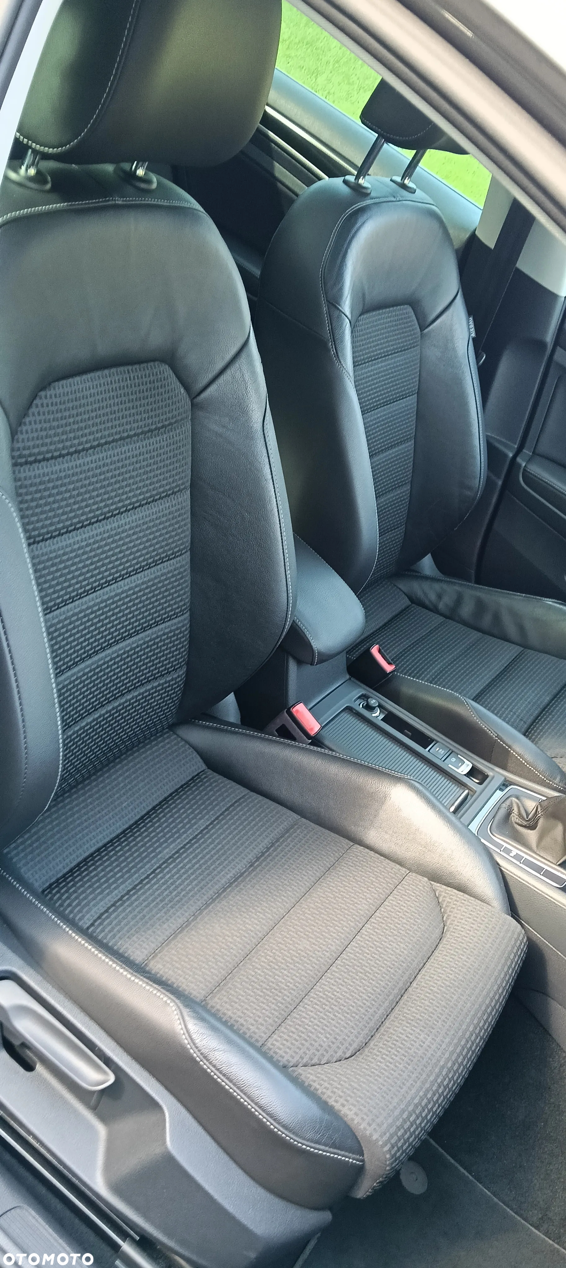 Volkswagen Golf 2.0 BlueTDI Highline - 27