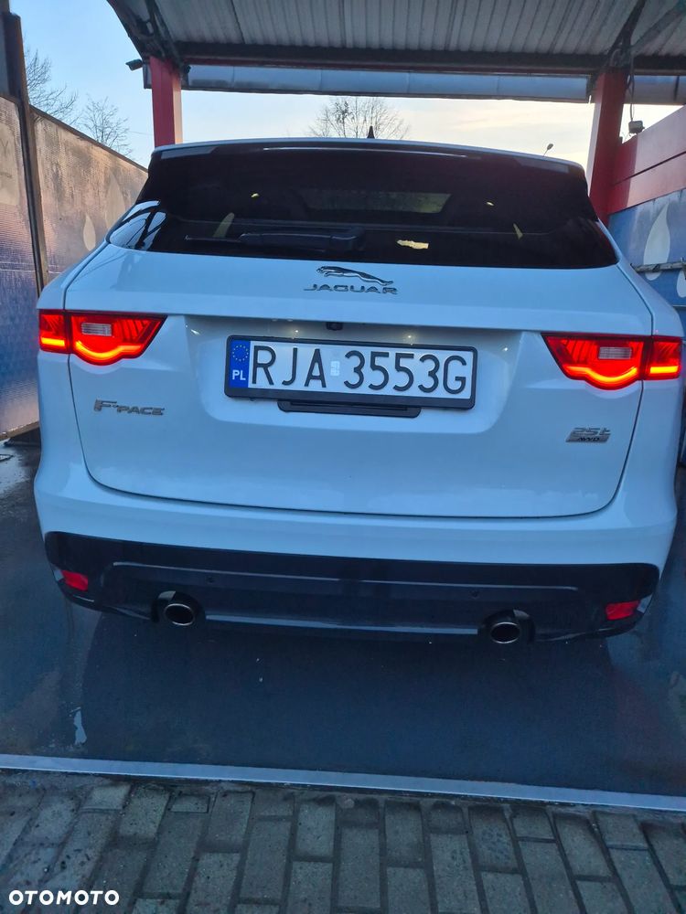Jaguar F-Pace P250 AWD - 15