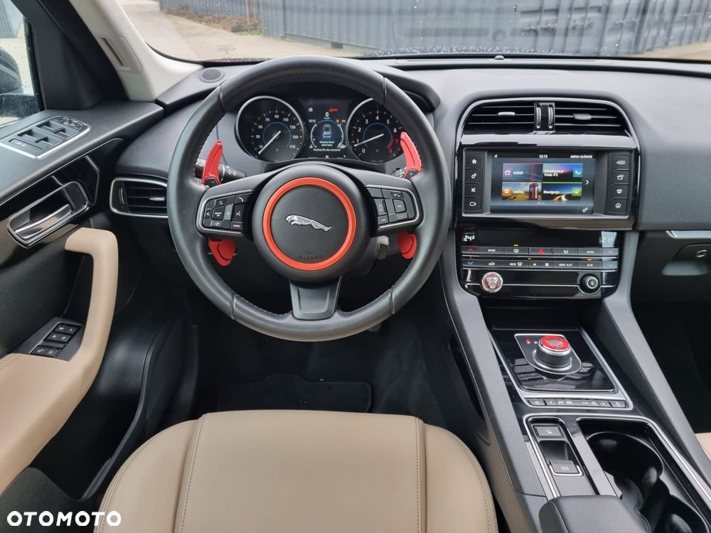 Jaguar F-Pace 25t AWD Prestige - 3
