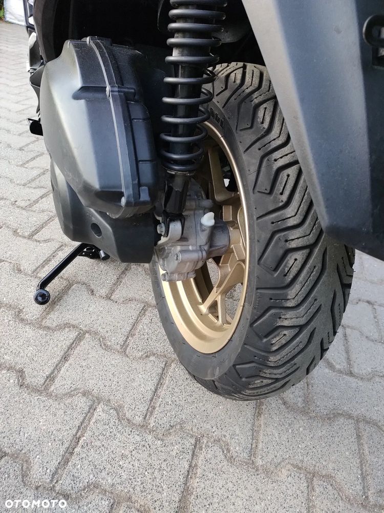 Yamaha X-max - 16
