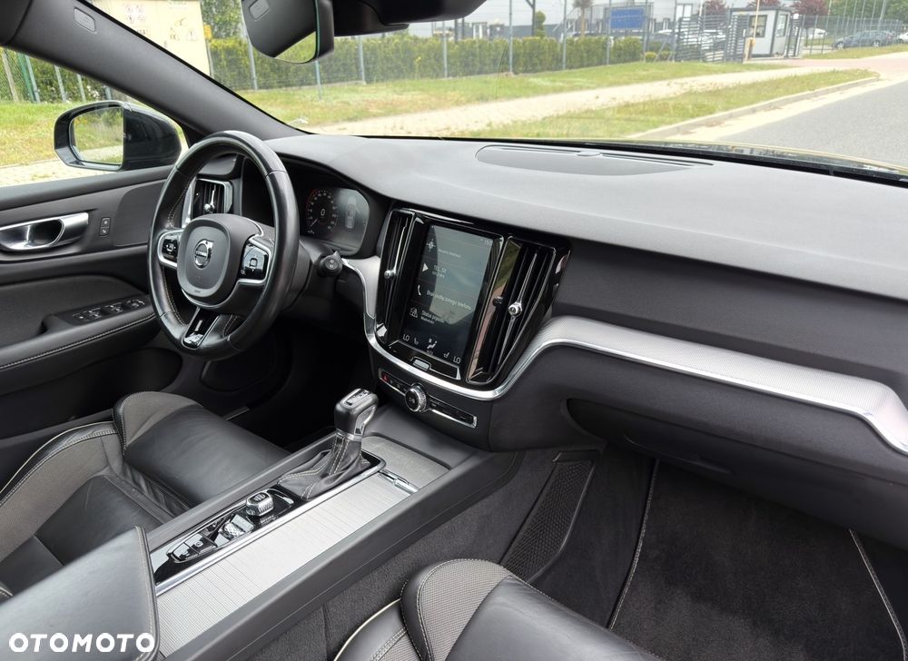 Volvo V60 D4 Geartronic R-Design - 38