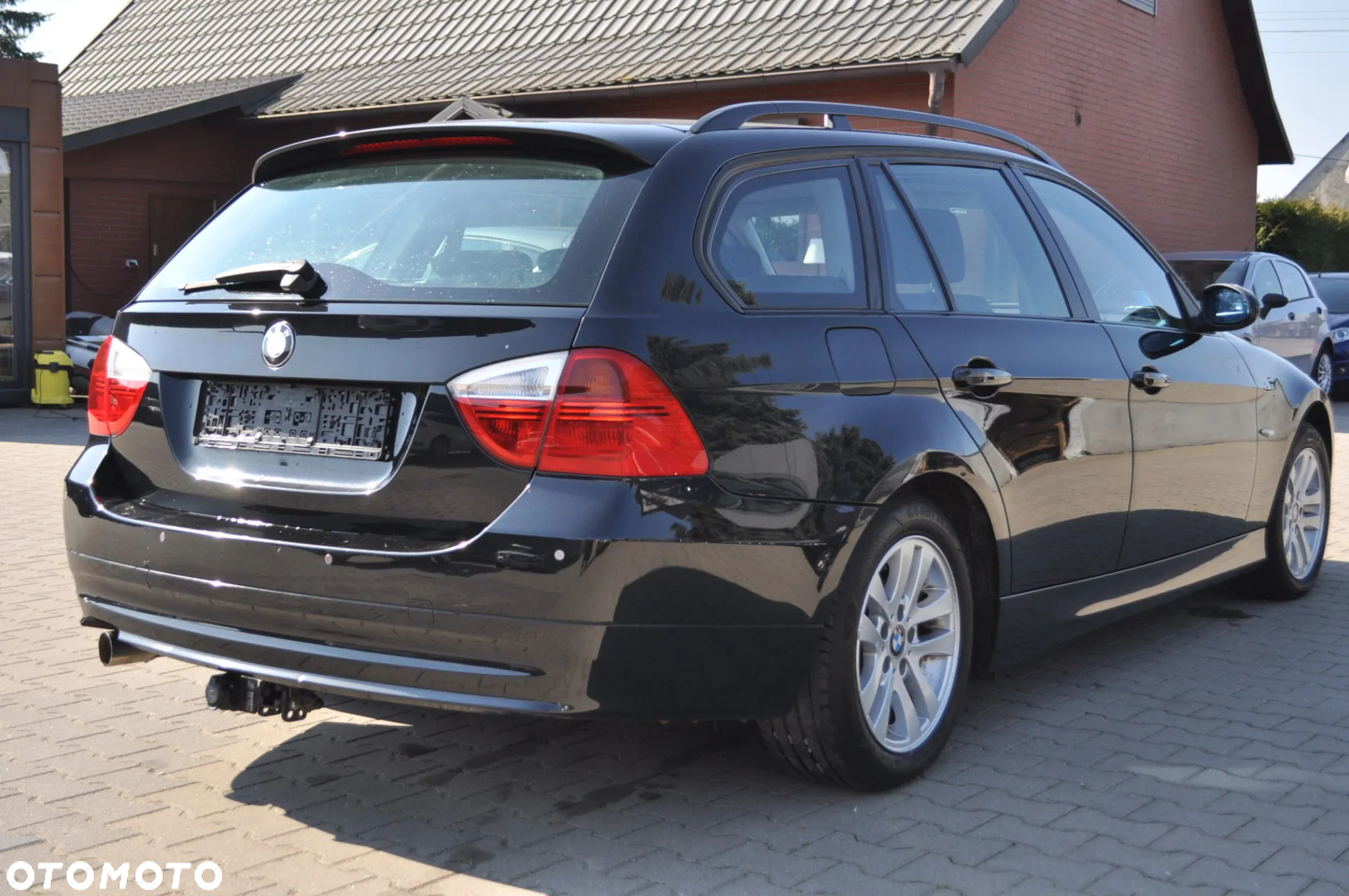 BMW Seria 3 318i Touring - 27