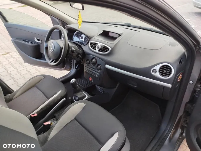 Renault Clio 1.2 16V 75 Collection - 10