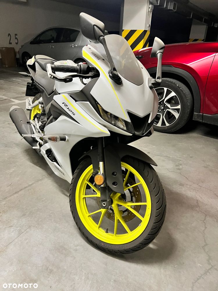 Yamaha YZF - 1