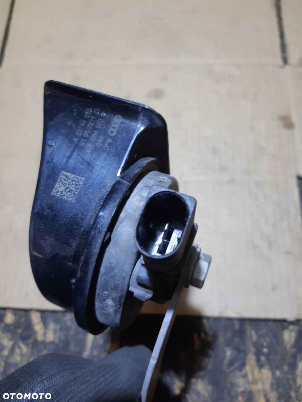 AUDI A4 B9 KLAKSON SYGNAŁ DŹWIĘKOWY LEWY PRZÓD 8W0951223 - 4