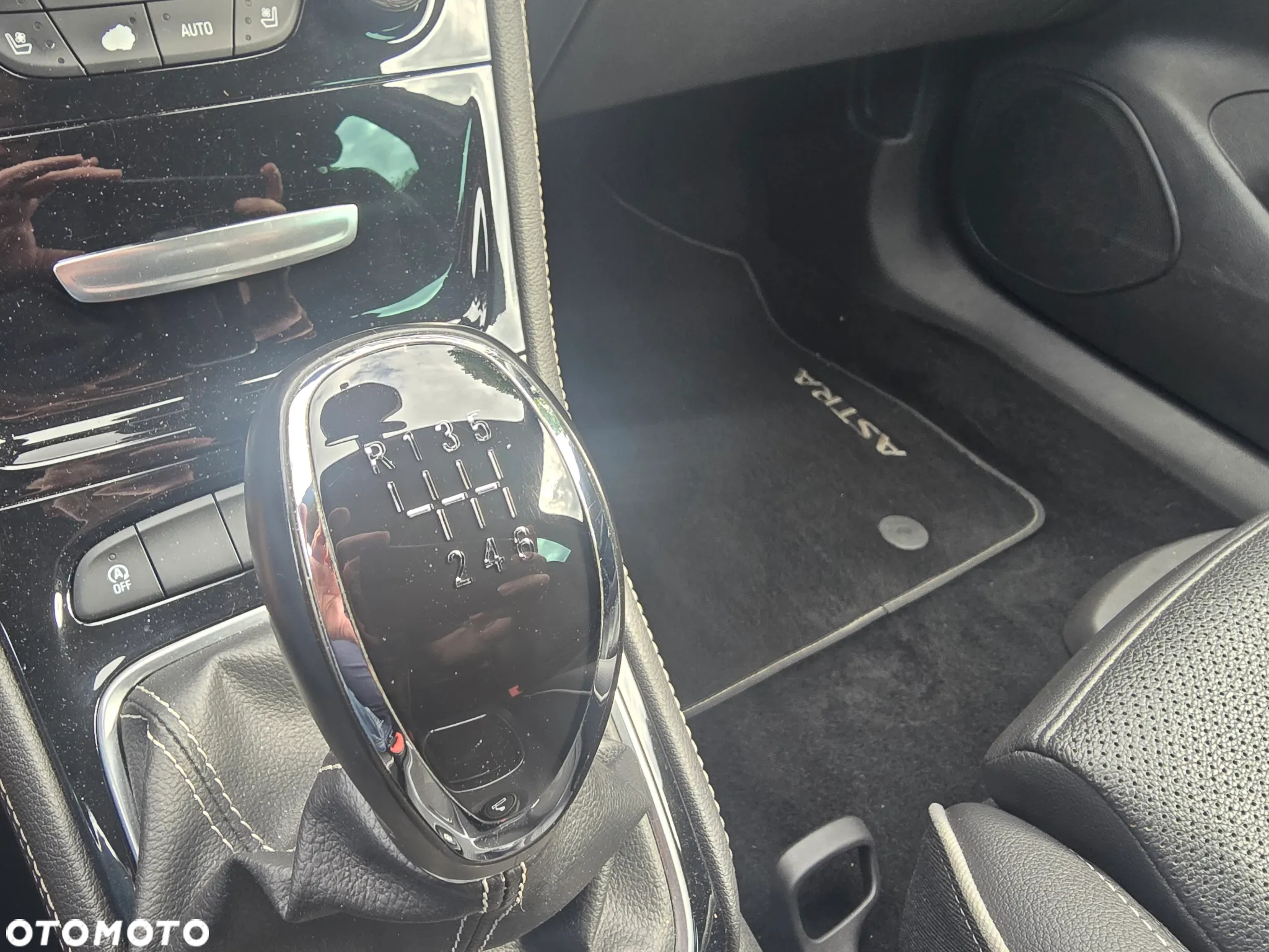 Opel Astra V 1.4 T Elite S&S - 38