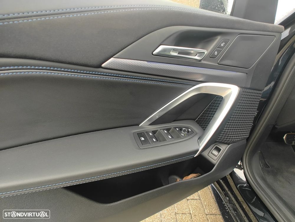 BMW iX2 eDrive20 Pack Desportivo M - 17