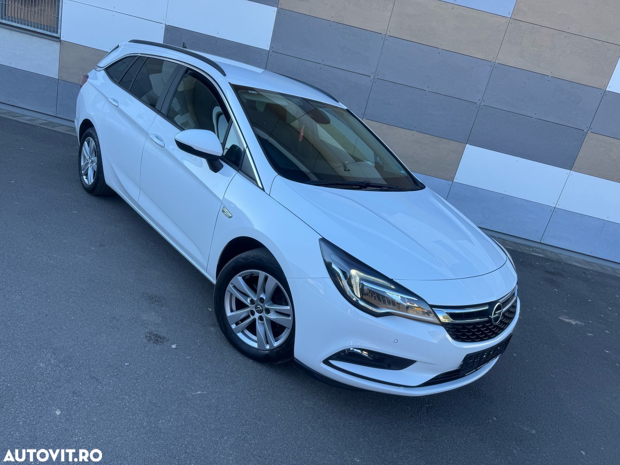 Opel Astra 1.6 CDTI ECOTEC Innovation - 1