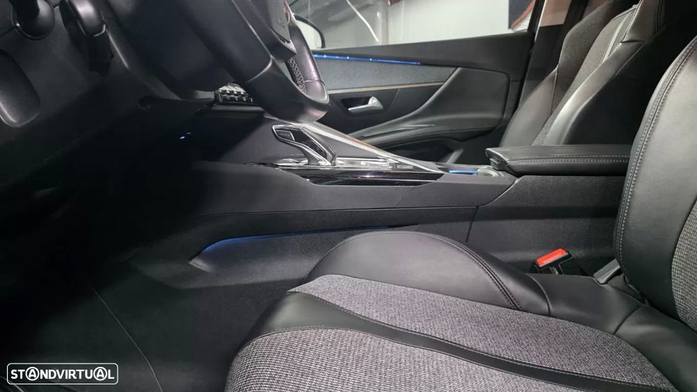 Peugeot 3008 1.2 PureTech Allure EAT6 - 34