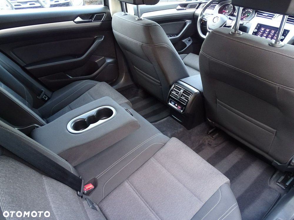 Volkswagen Passat - 18