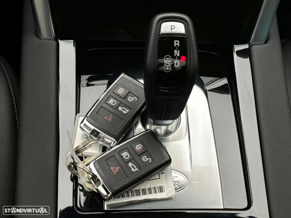Land Rover Discovery Sport 1.5 I3 P300e AWD SE — fotografia 21