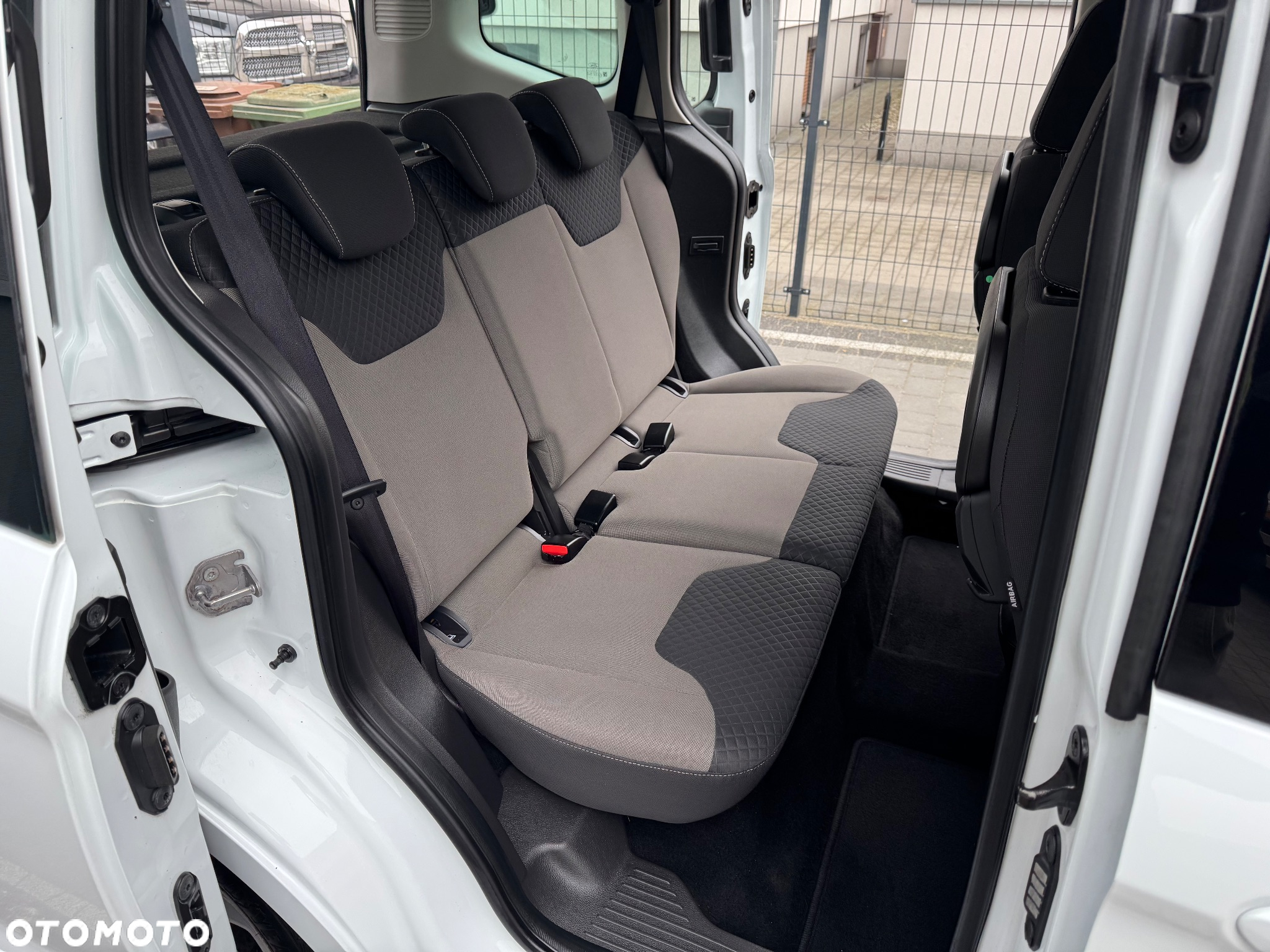 Ford Tourneo Courier 1.5 TDCi S&S Trend - 9