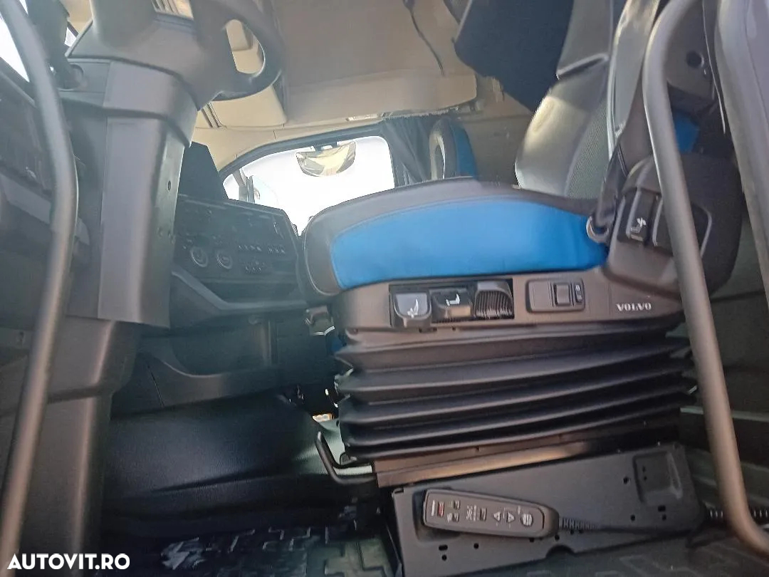Volvo 460 Mega - 3