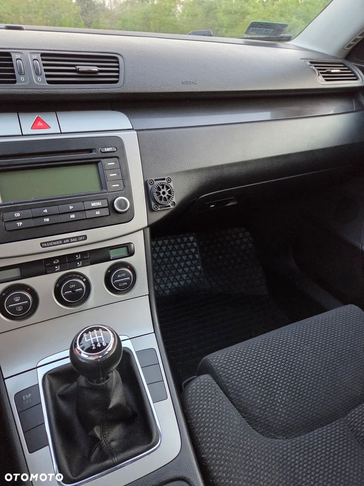 Volkswagen Passat 2.0 FSI Comfortline - 15