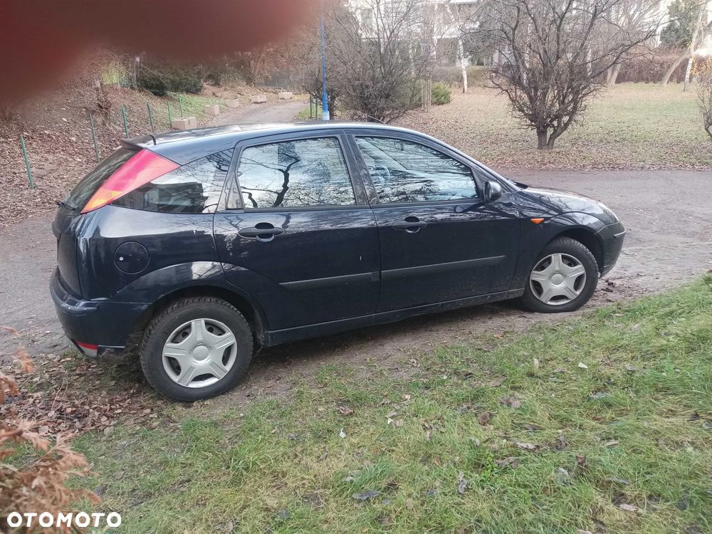 Ford Focus 1.6 Ambiente - 2