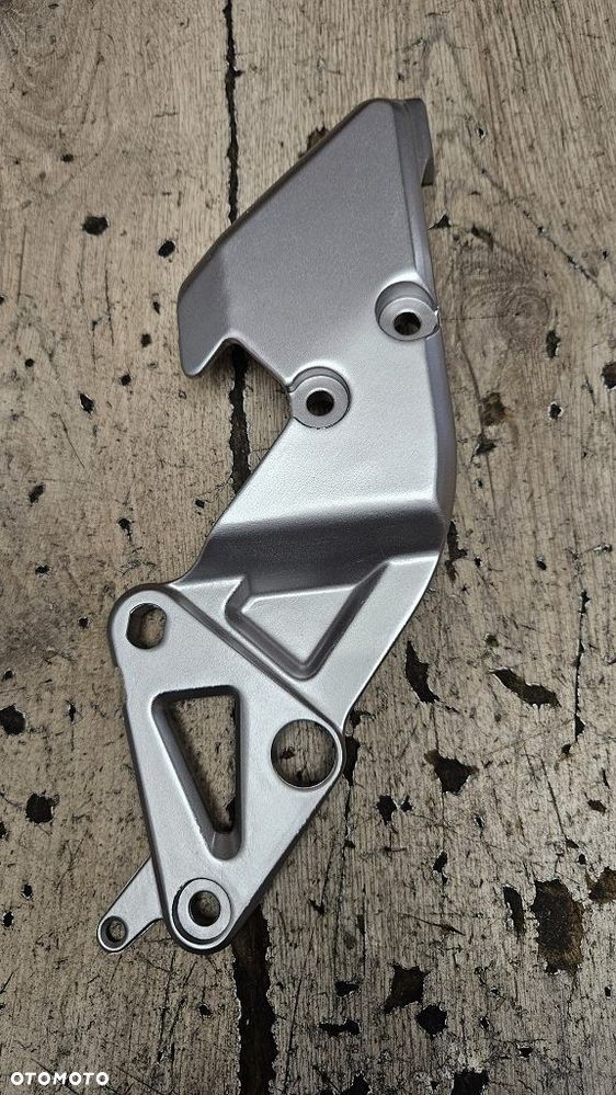 Wspornik Podnóżka Set Prawy Suzuki RF600 / RF900  43511-21E00 - 4