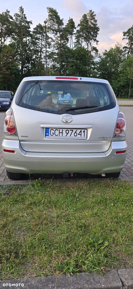Toyota Corolla Verso - 3