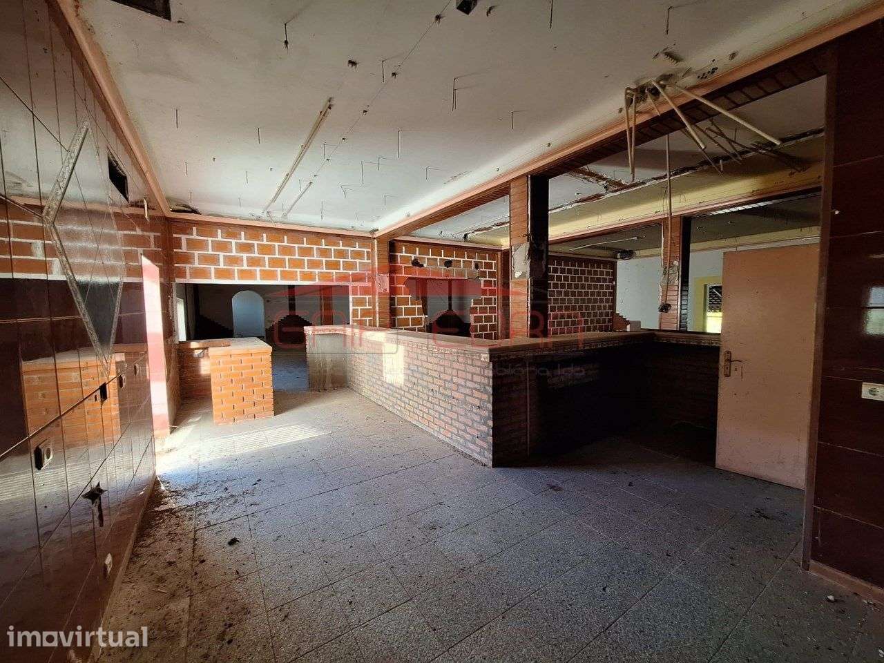 Moradia e estabelecimento comercial ou 3 apartamentos Covilhã - Grande imagem: 4/36