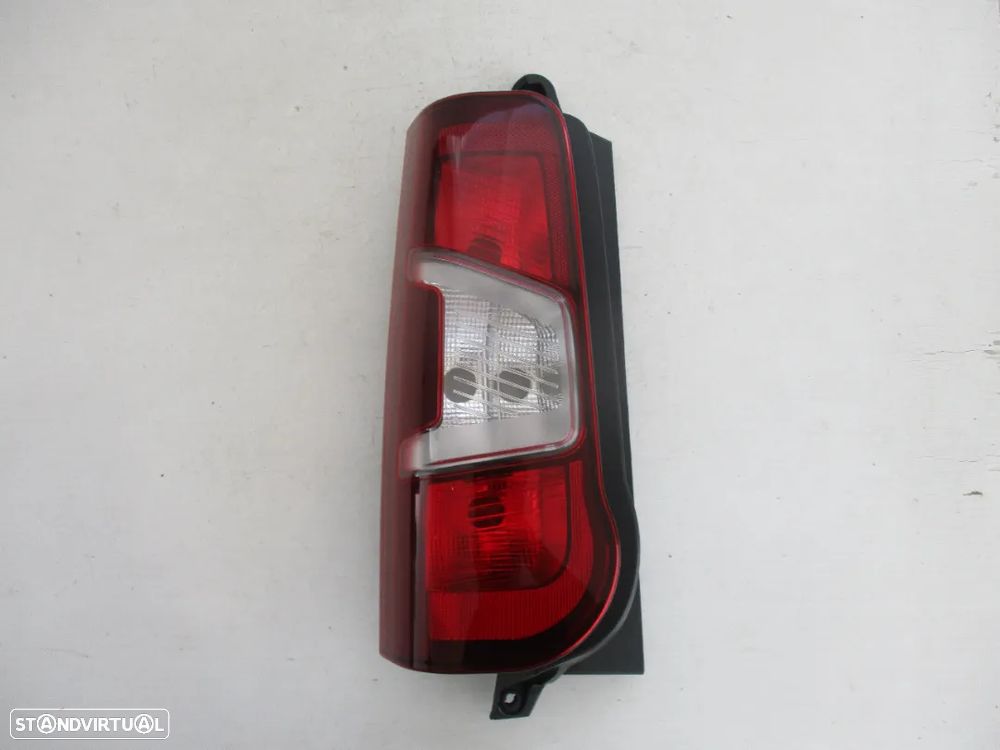Farol Farolim Citroen Berlingo Opel Combo Peugeot Partner Rifter 2018 a 2023 - 2