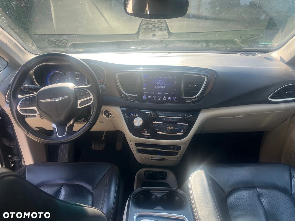 Chrysler Pacifica - 8