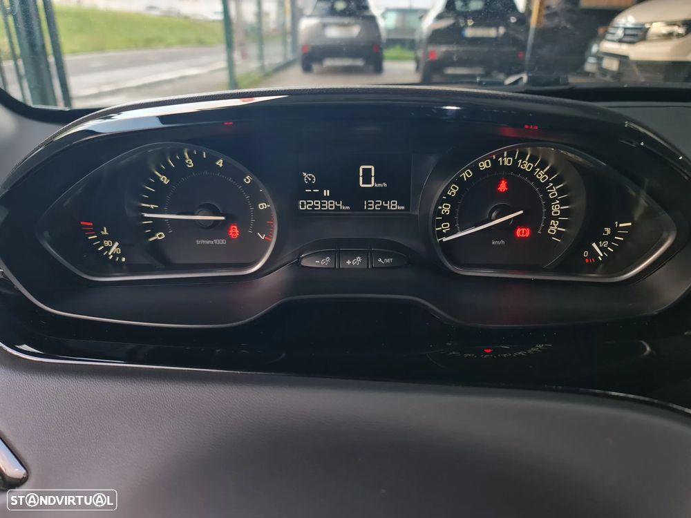 Peugeot 208 1.2 PureTech Signature - 24