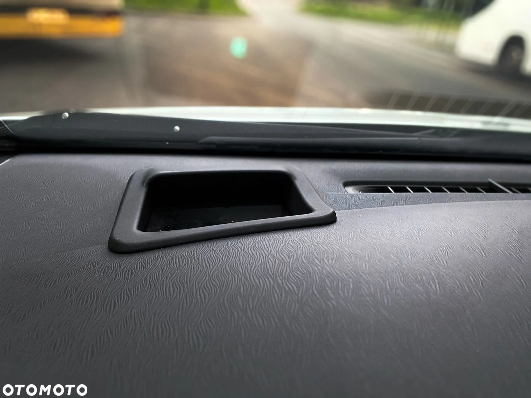 Toyota Prius (Hybrid) Executive - 13