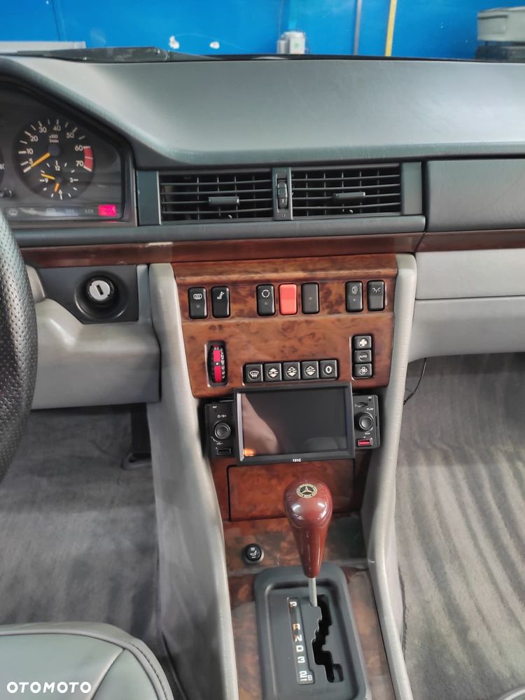 Mercedes-Benz Klasa E 420 - 19