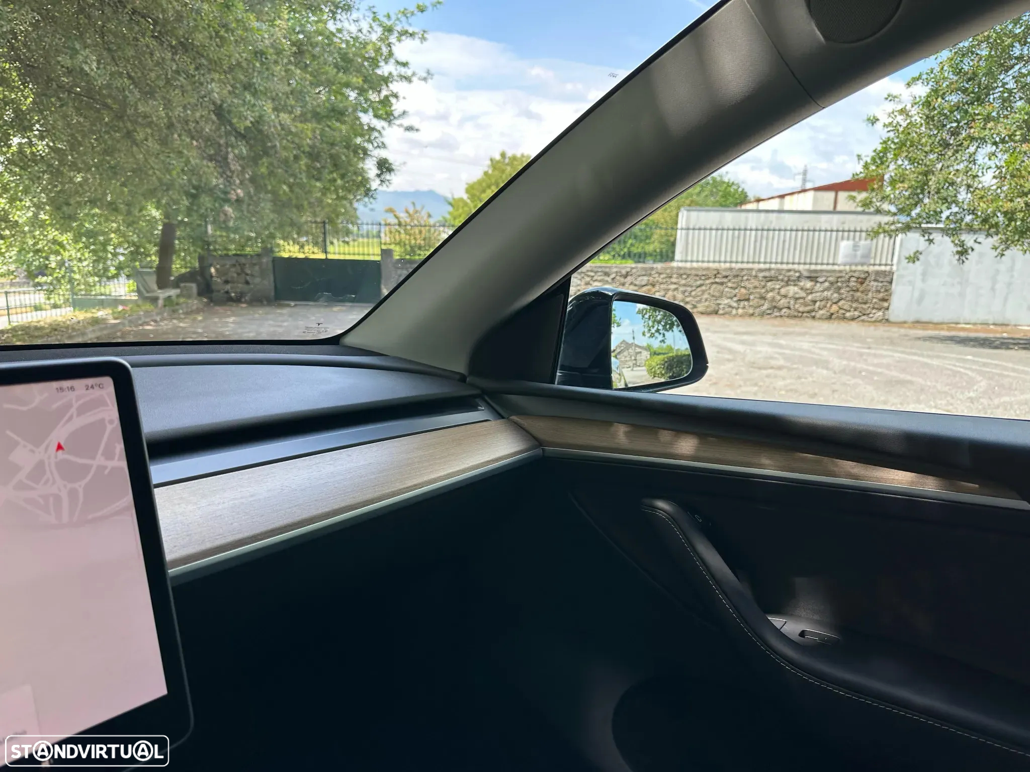 Tesla Model Y Long Range Dual Motor AWD - 25