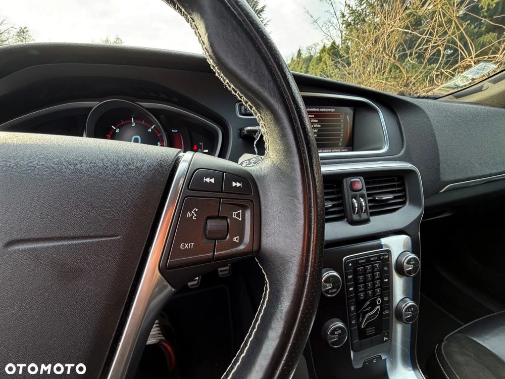 Volvo V40 D2 R Design - 31